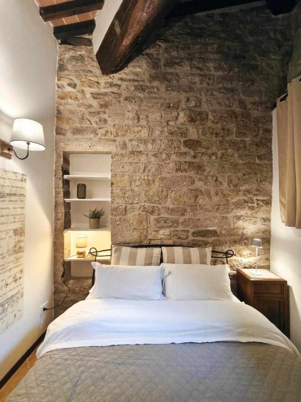 La Tana Del Priore Apartment