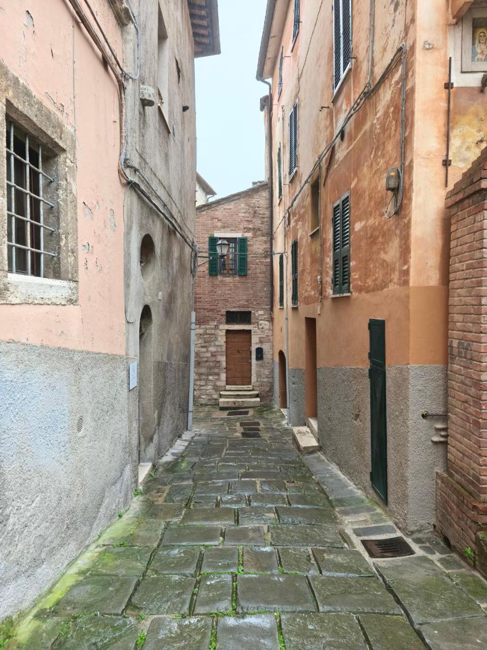 La Tana Del Priore Apartment *